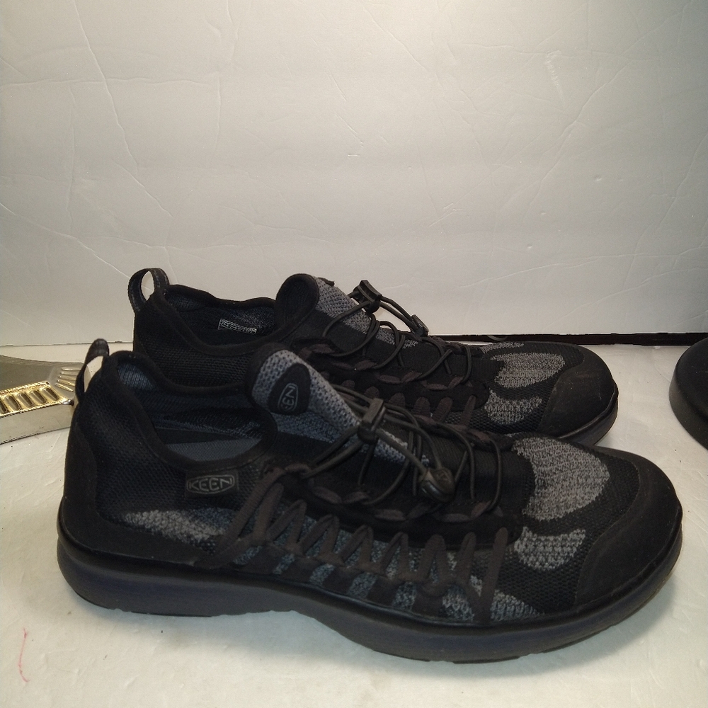 Keen Uneek Exo Black Outdoor Hiking Water Sandals Shoes Men's sz 11.
